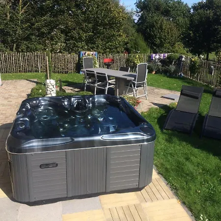 Holiday home Heritage In With Jacuzzi *